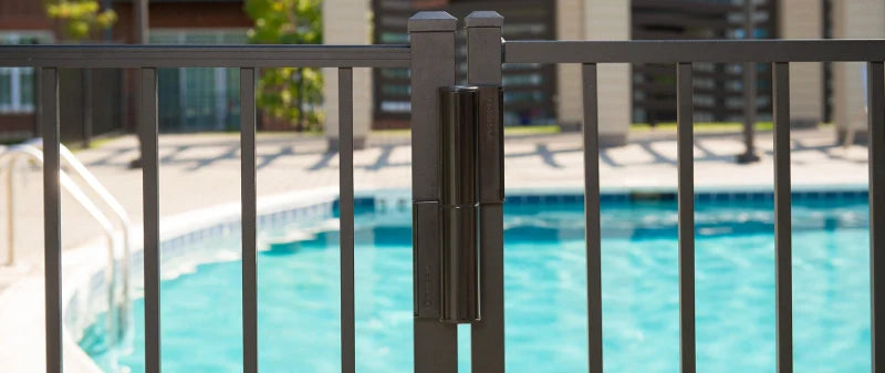 Ce balama hidraulică să alegi pentru poartă? Comparație TIGER, MAMMOTH180 și CARACAL