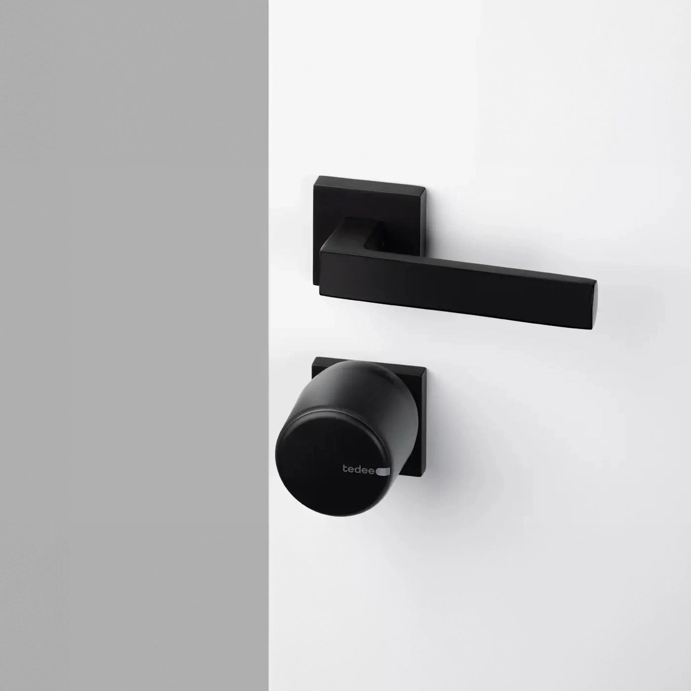 Încuietoare electronică inteligentă, cu buton negru - Tedee GO GD.TLV2.0B