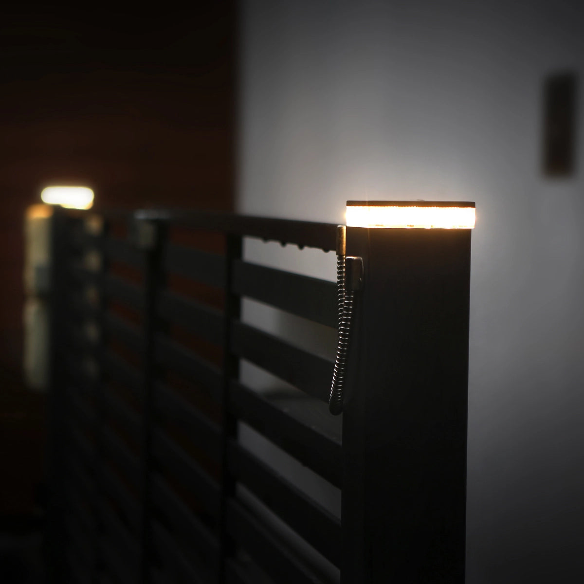 Lampă de semnalizare și iluminare Proxima pentru stâlp 80–100 mm, 12–24V / 230V